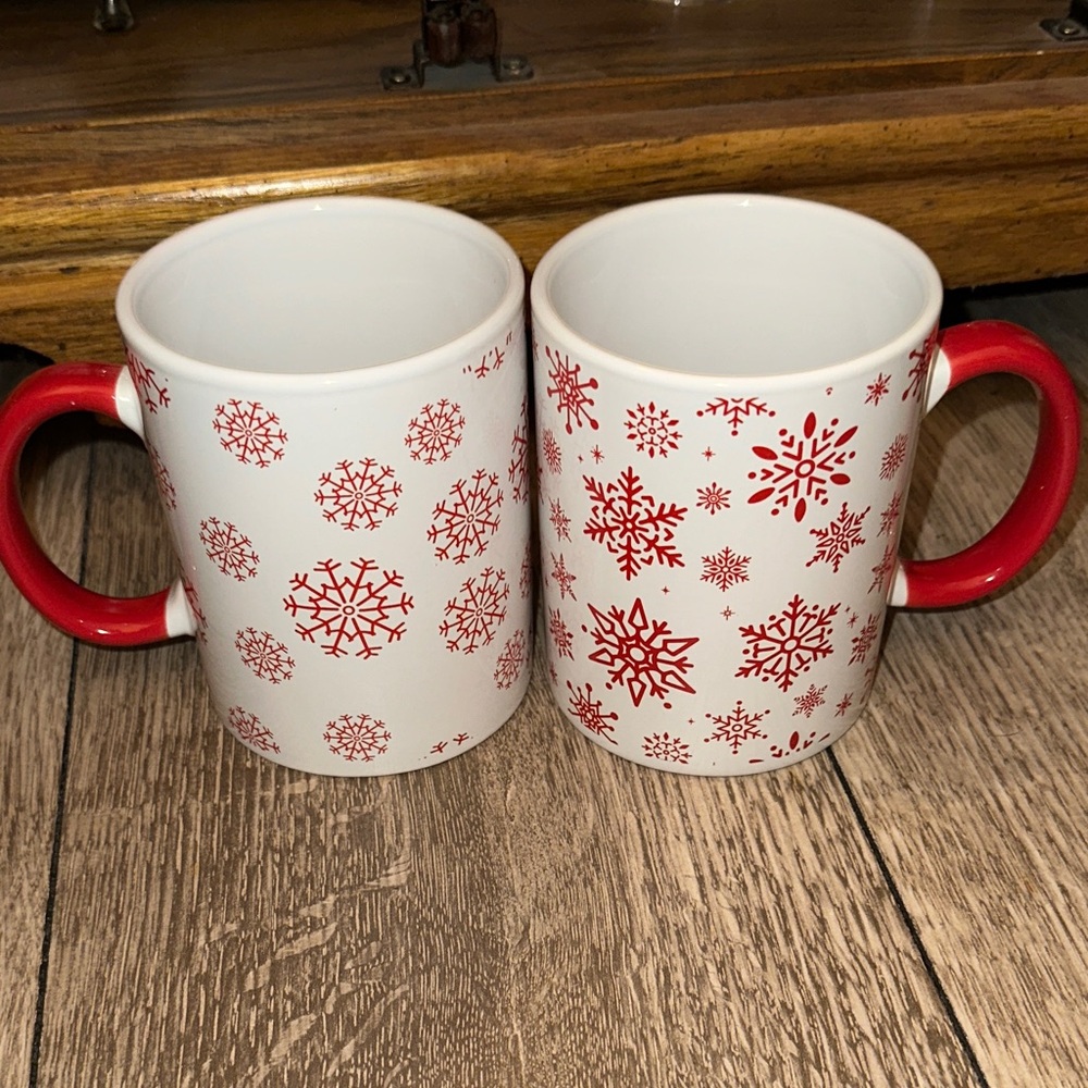 NWOT Red Snowflake Mugs Set